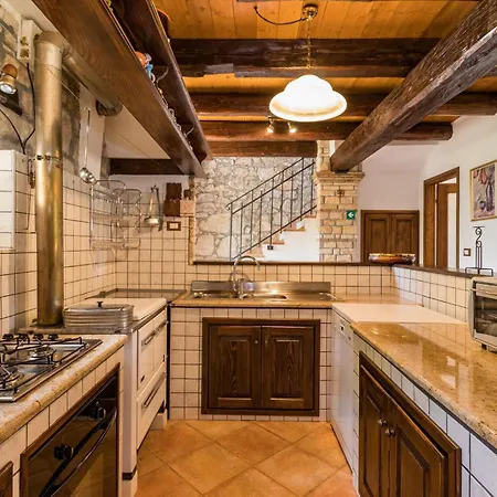 Nice Home In Kosinozici With Wifi Hébergement de vacances