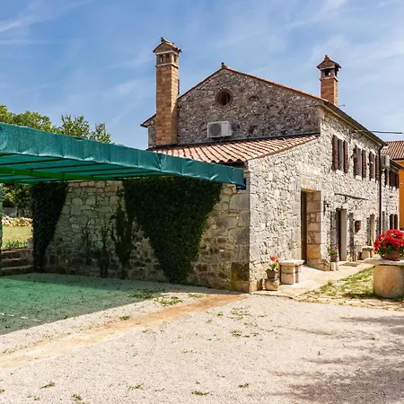 Nice Home In Kosinozici With Wifi *