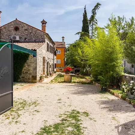 Nice Home In Kosinozici With Wifi Hébergement de vacances