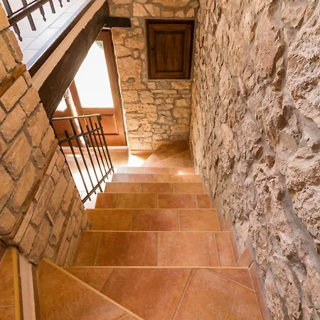 Nice Home In Kosinozici With Wifi Hébergement de vacances *