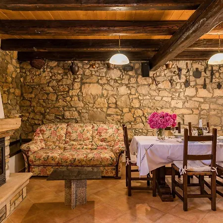 Nice Home In Kosinozici With Wifi